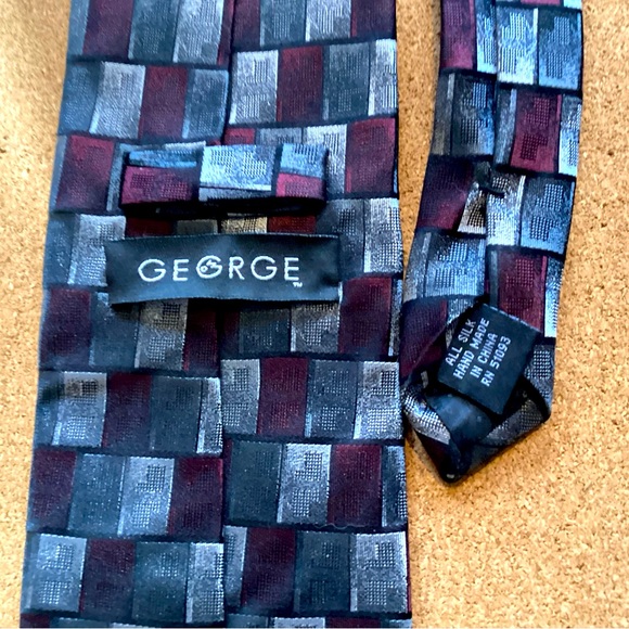 Like New Men’s Silk Tie by George - Picture 3 of 4